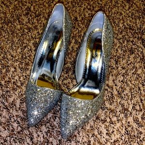 Size 8 pumps (fits like an 8 1/2)